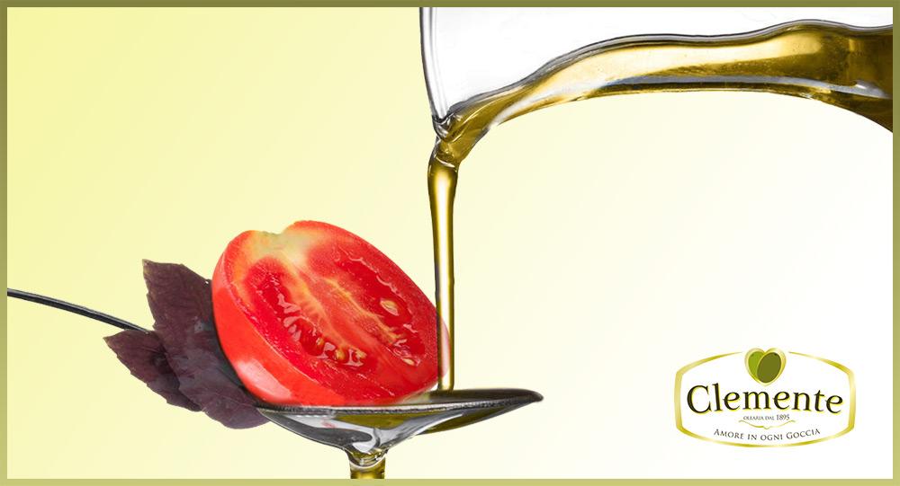 Una ricerca dell'Università del Massachusetts ha dimostrato infatti che l'olio extra vergine di oliva è in grado di moltiplicare, da quattro a cinque volte, la capacità del nostro corpo di assorbire i carotenoidi del pomodoro.