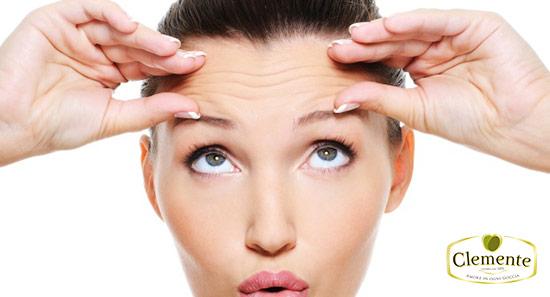 Non è necessario spendere una fortuna per creme, maschere o miracolosi filler cosmetici. Per avere una pelle più giovane ed elastica basta sapere quali ingredienti della vostra dispensa utilizzare...