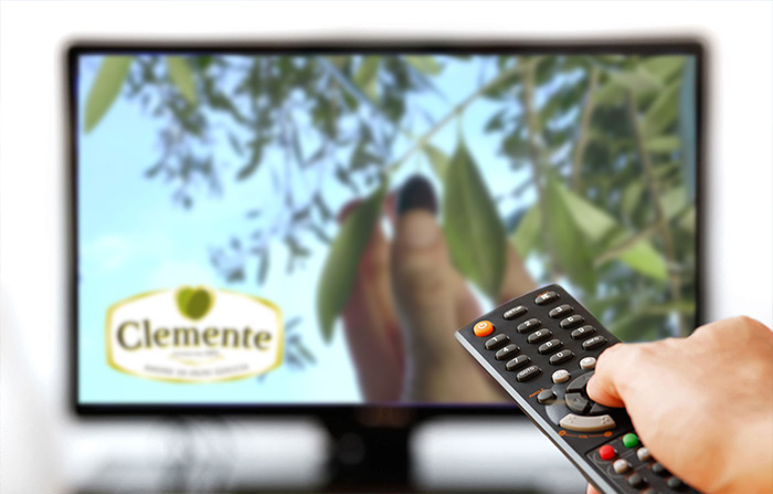 Olio Clemente presenta la nuova programmazione televisiva sui principali programmi del gruppo Mediaset.