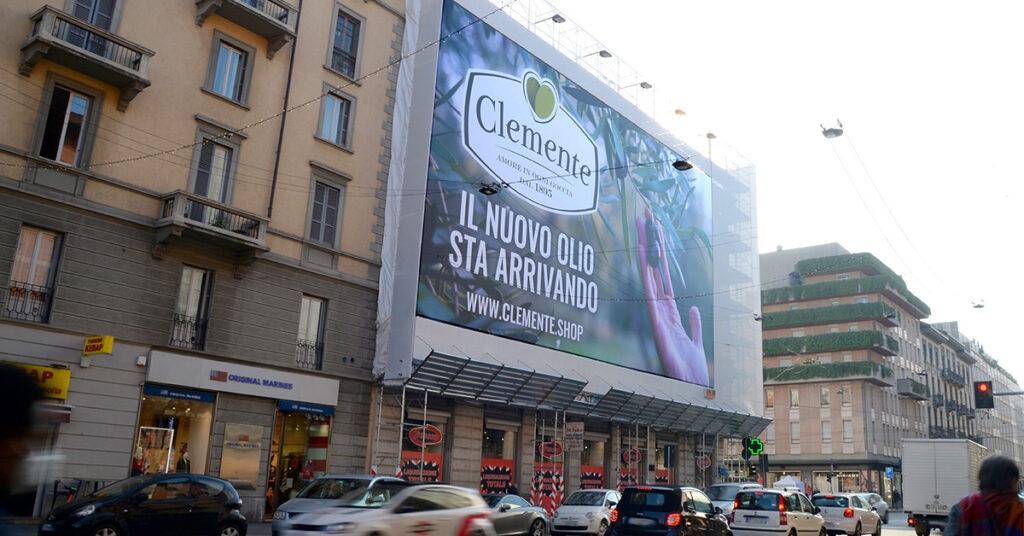 La nuova Campagna Olearia di Olio Clemente su 2 Maxi impianti a Milano in Stazione Centrale e Corso Beunos Aires.